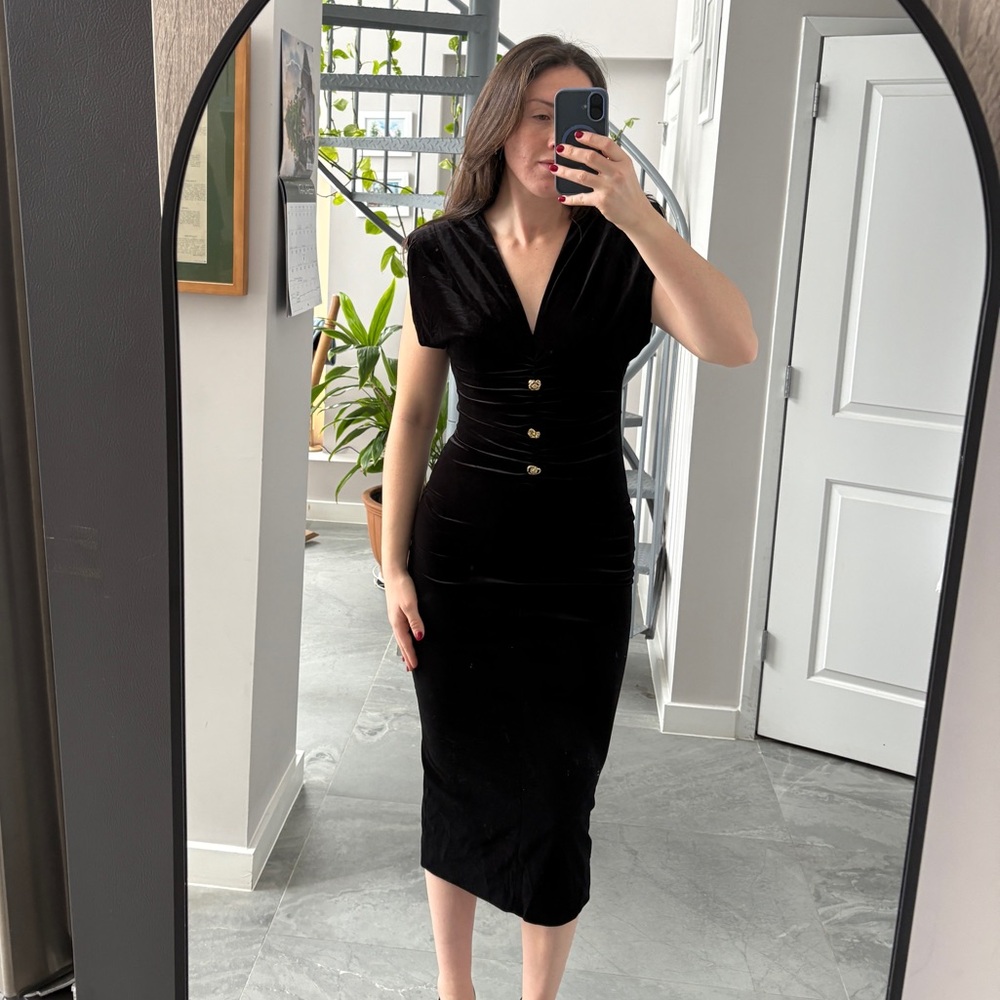 BRAND NEW: Elegant Black Velvet Dress